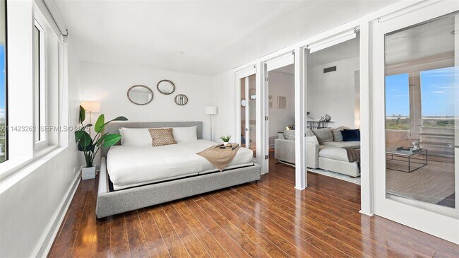 Building Photo - 2301 Collins Ave