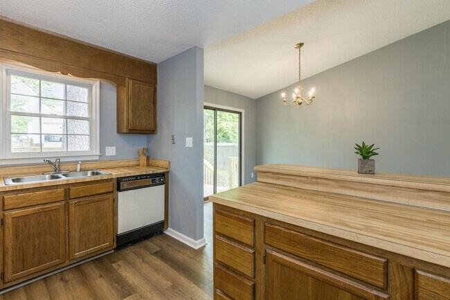 Building Photo - 8221 Rocky Ct