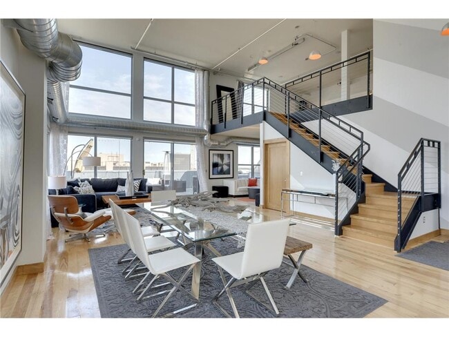 Building Photo - 521 S 7th St