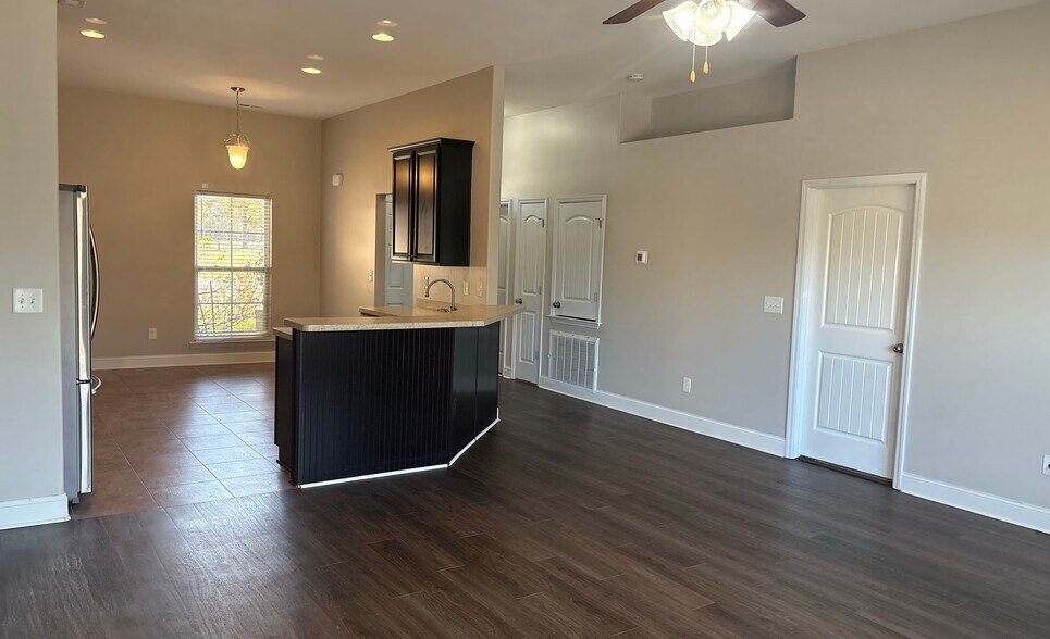 Building Photo - 648 Piney Woods Rd