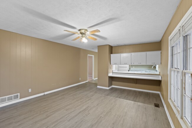 Building Photo - 311 Hillcrest Ct