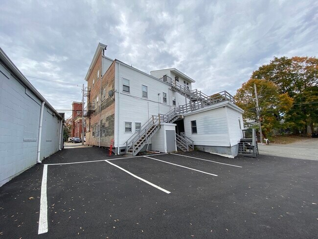Building Photo - 911-917 N Main St