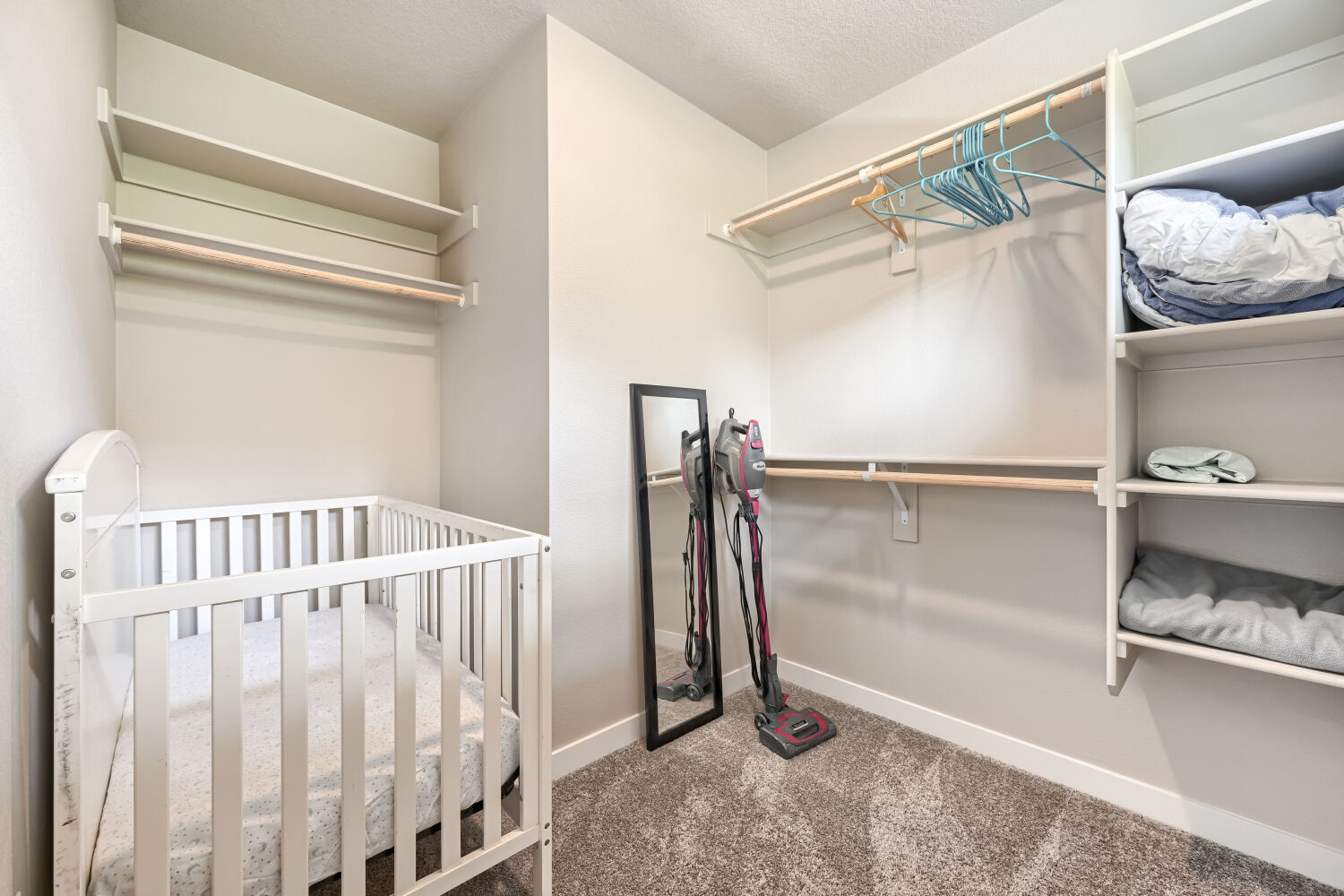 Building Photo - 2614 Waterlily Dr