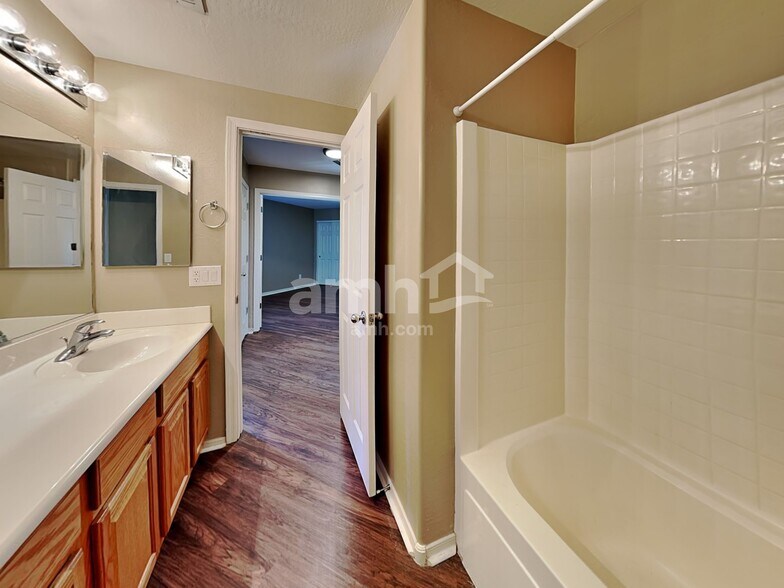 Building Photo - 2653 W Sunset Way