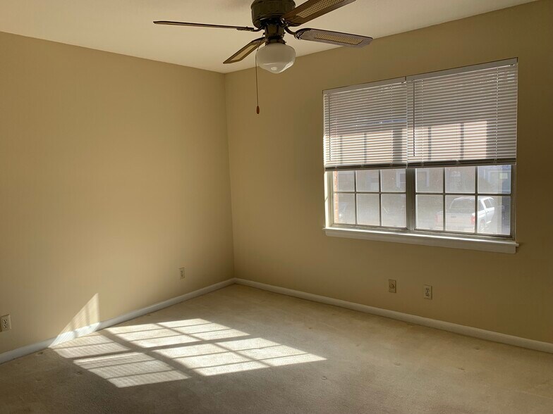 Front Bedroom - 1705 Grays Inn Rd