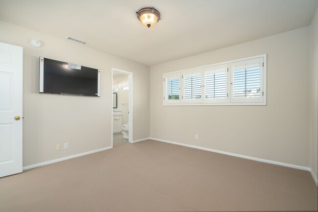 Building Photo - 14972 Camarosa Dr