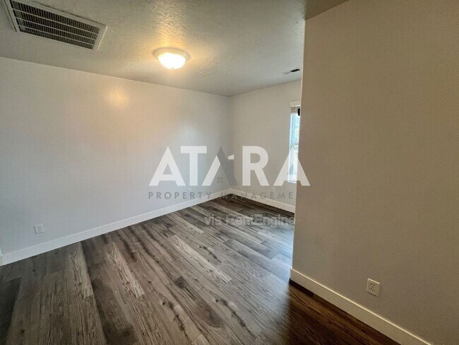 Building Photo - 258 Kestrel Dr