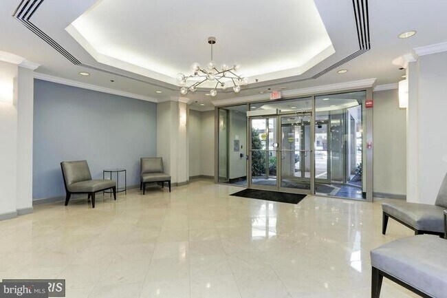 Building Photo - 7500 Woodmont Ave