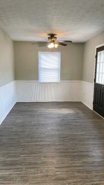 Building Photo - 3828 Longton Dr