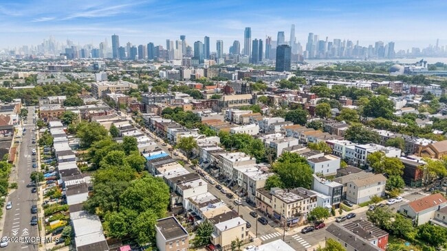 Building Photo - 40 Westervelt Pl