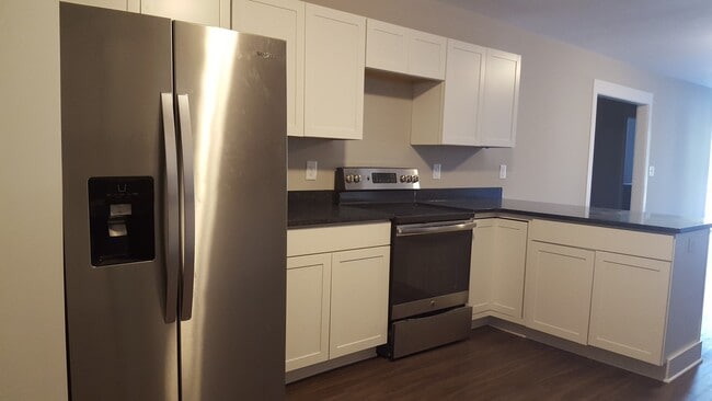 Building Photo - COMING SOON- 3 bedroom home in uptown Gree...