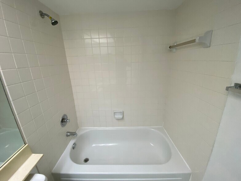 Building Photo - 2629 SE 19th Ct