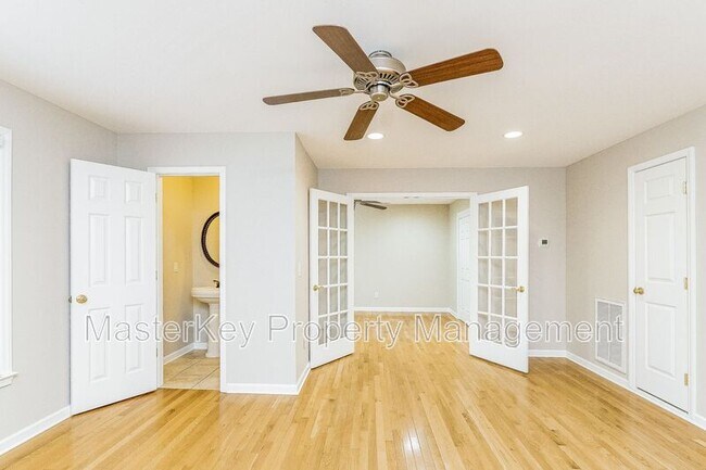 Building Photo - 105 Woodshire Ln