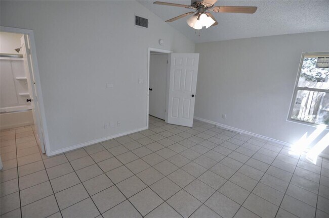 Building Photo - 8809 Piney Point Dr