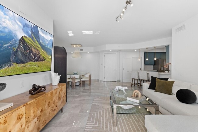 Building Photo - 888 Brickell Key Dr