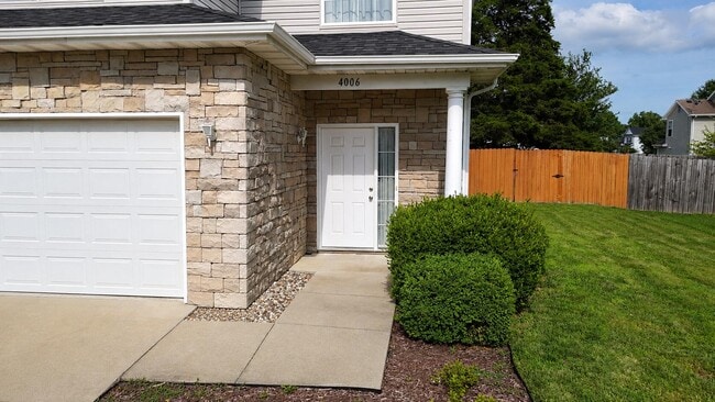 Building Photo - 4006 Meadow View Dr
