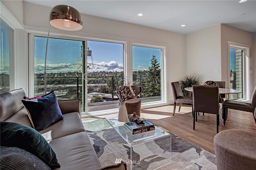 Abundance of natural light - 2210 12th Ave W