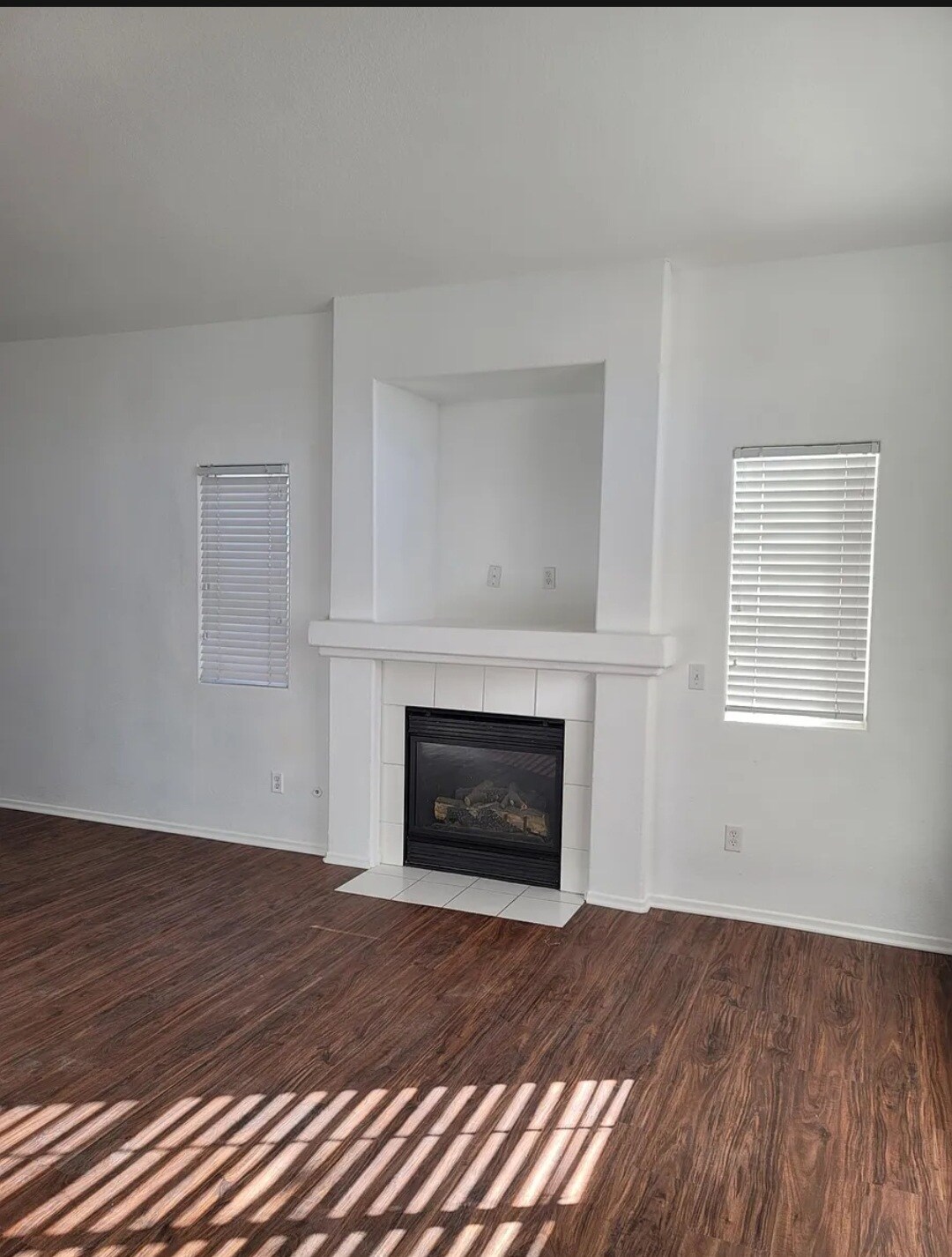 Building Photo - 11666 English Ct