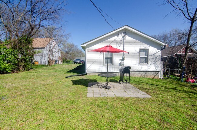 Building Photo - Quaint Single Family Home