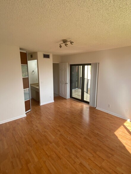 Building Photo - 8368 Trent Ct