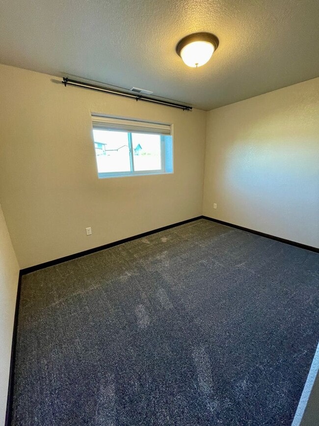 Building Photo - * GAME-CHANGING-MOVE-IN-SPECIAL * 4 Bedroom, 3 Bathroom with Office for Rent