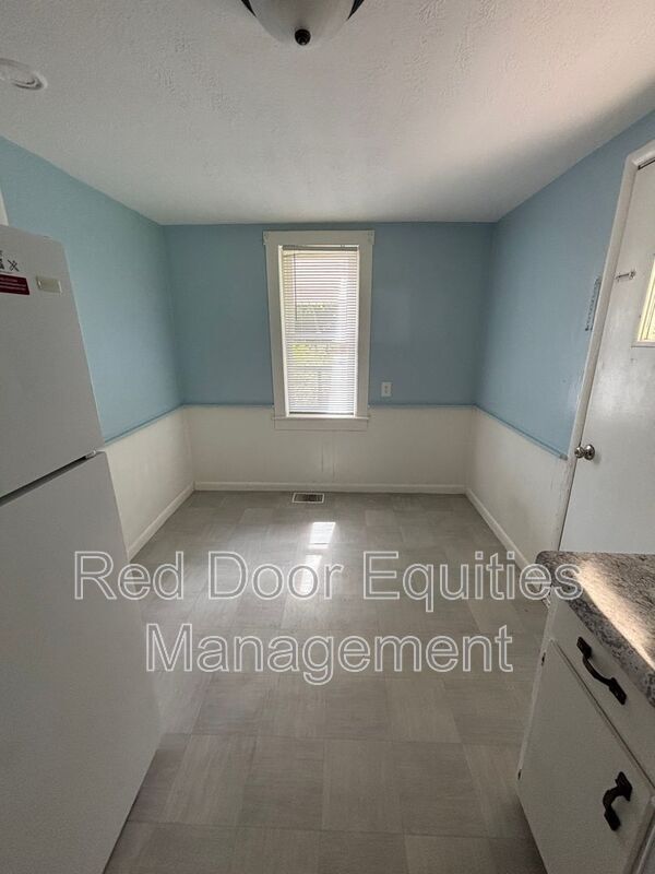 Building Photo - 1215 N Columbus St