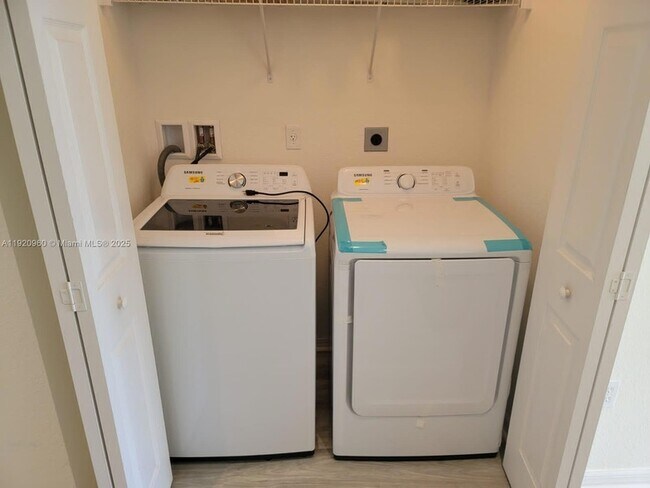 Building Photo - 10870 NW 88th Terrace