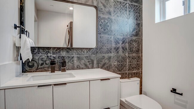 Powder Room - 3154 Curts Ave