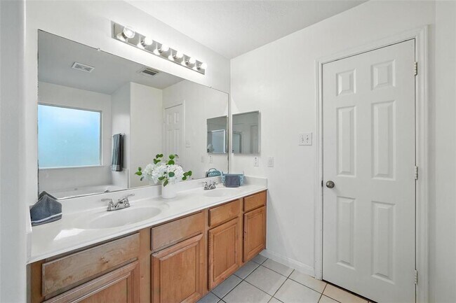 Building Photo - 3114 Holly Ranch Dr