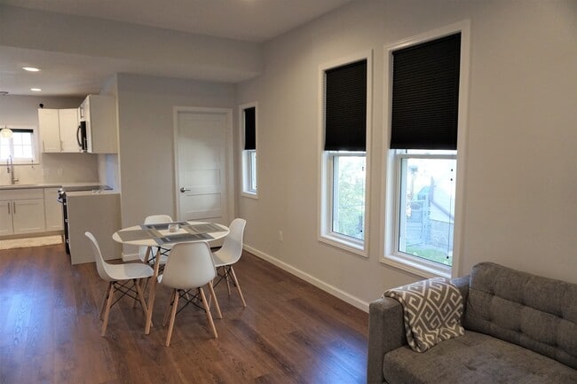 Building Photo - New modern 2 bed / 1 bath with fenced yard...