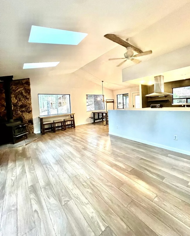 Building Photo - 27151 Lake Dr