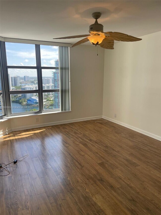 Building Photo - 3530 Mystic Pointe Dr
