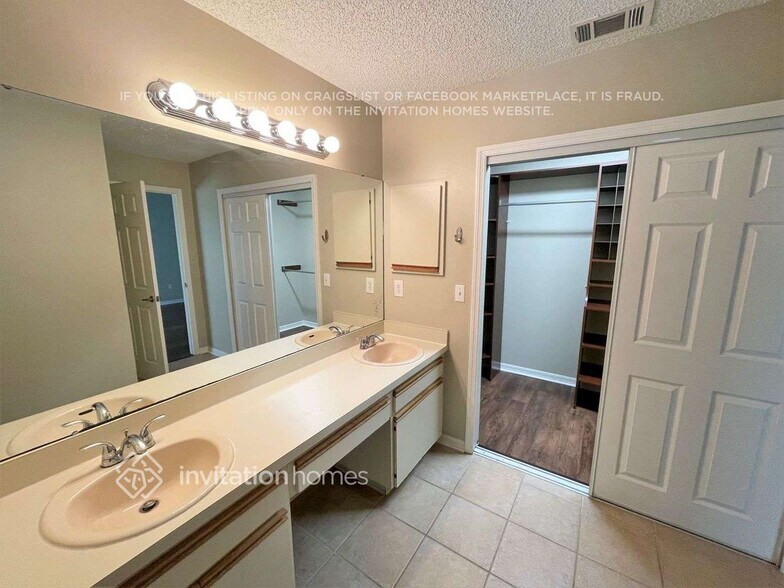 Building Photo - 7126 Yardley Way