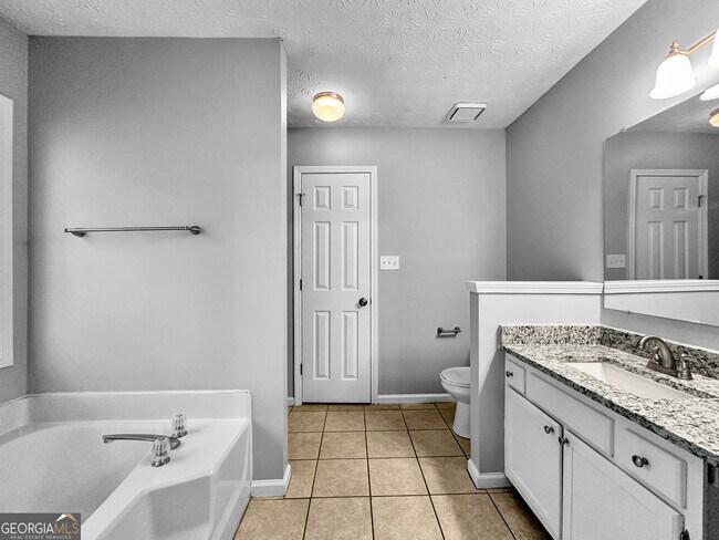 Building Photo - 5844 Meadow Ln