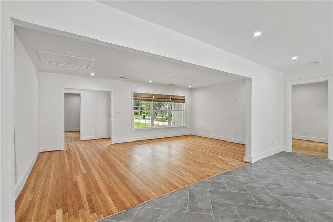 Building Photo - 312 W 31st St