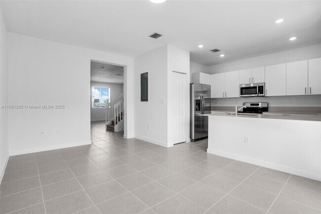 Building Photo - 2664 SE 28th St