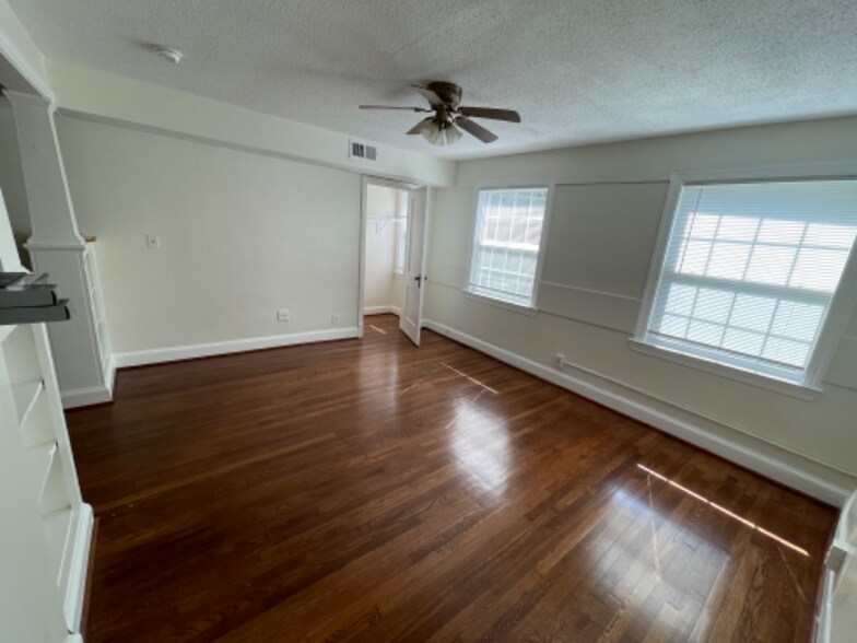 Building Photo - 4630 New Hampshire Ave NW