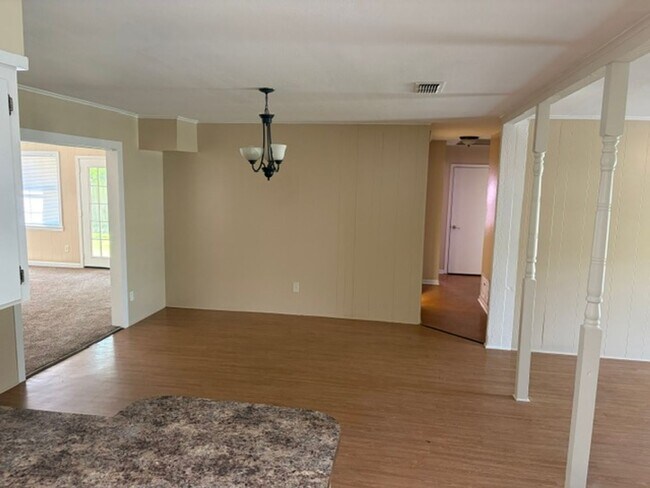 Building Photo - Beautiful Southern Hills 3 Bedroom Home