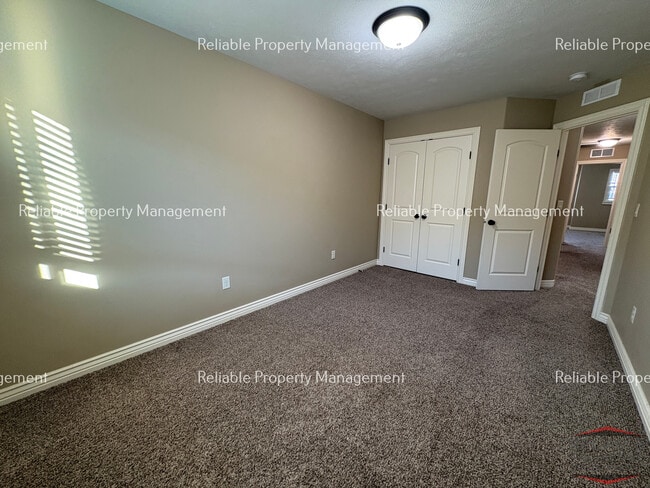 Building Photo - 565 Pioneer Rd