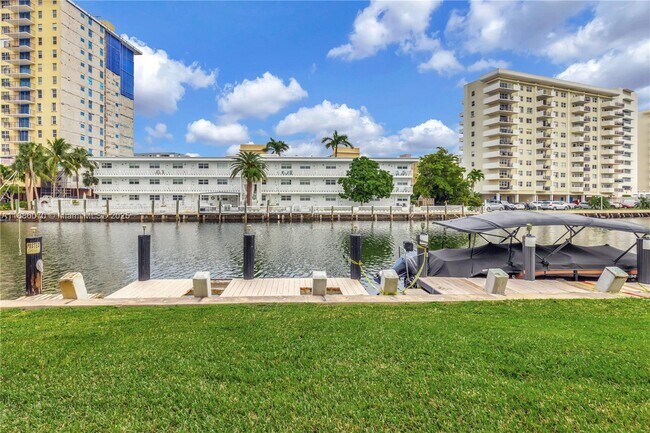 Building Photo - 440 Paradise Isle Blvd