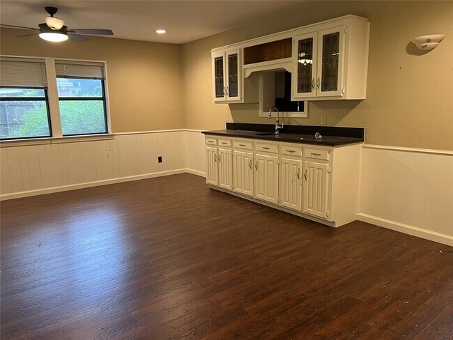 Building Photo - 332 Belmont Dr