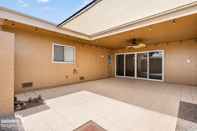 Building Photo - Spacious 2Bdm 2Ba Sun City Home with Vaulted Ceilings, Private Covered Patio & Garage - LOCATED I...