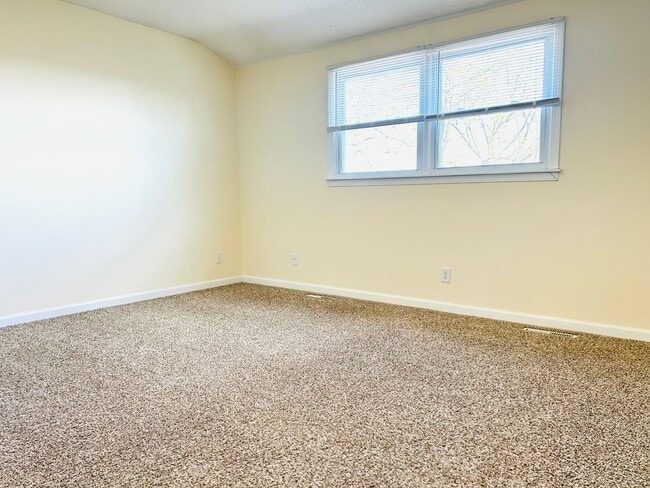 Building Photo - MOVE IN SPECIAL - 1/2 Off Move in Rent