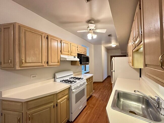 Building Photo - 3832 N Fremont St