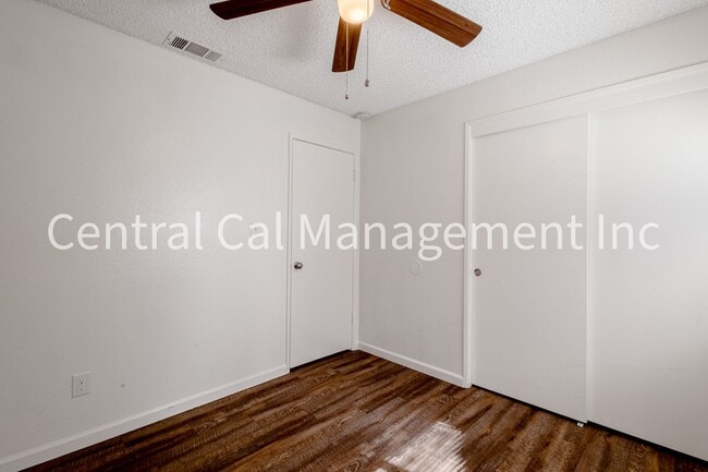 Building Photo - 3 Bedroom/2 Bath Home in the Southwest - $2295 Per Month!