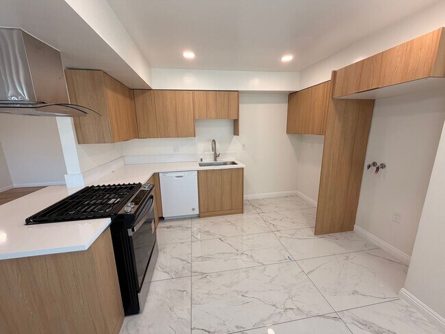 Building Photo - Completely Remodeled, Spacious 2 Bedroom Apartment For Rent w/ Parking!