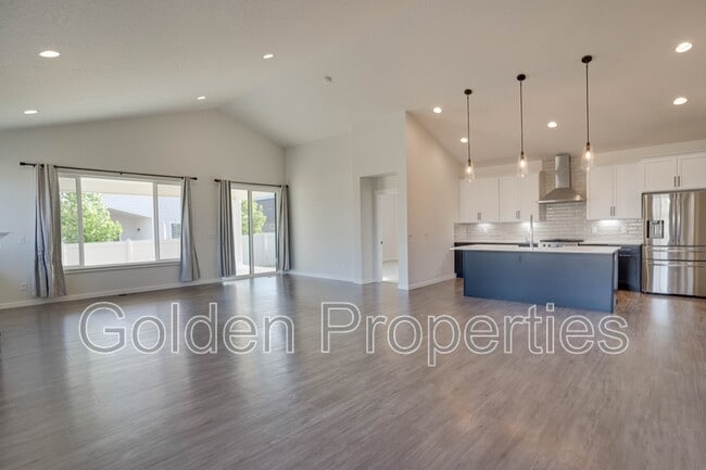 Building Photo - 2172 W Camus Dr