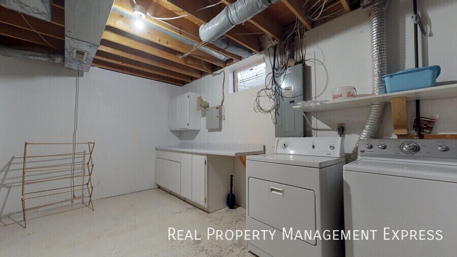 Building Photo - 4712 E Blazewood Dr