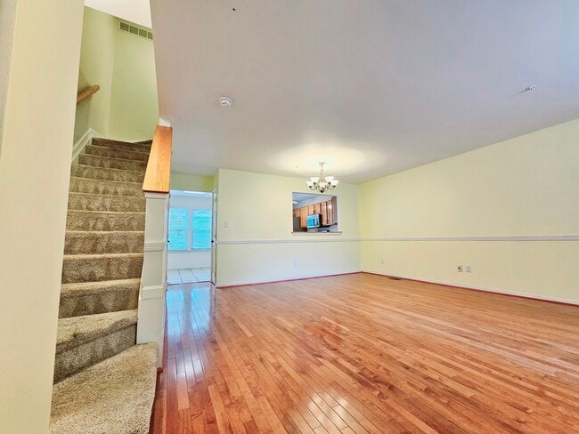 Building Photo - 435 Oakton Way