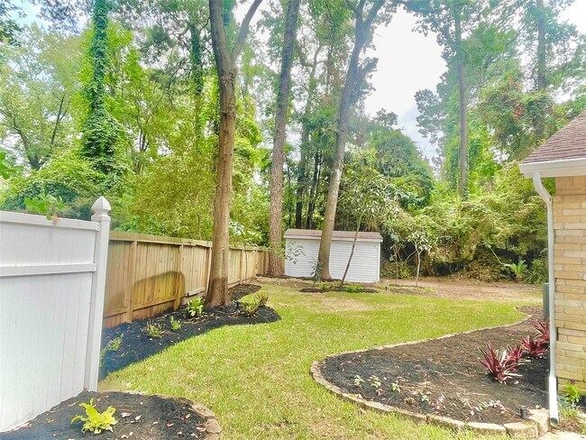 Building Photo - 3126 Village Woods Dr